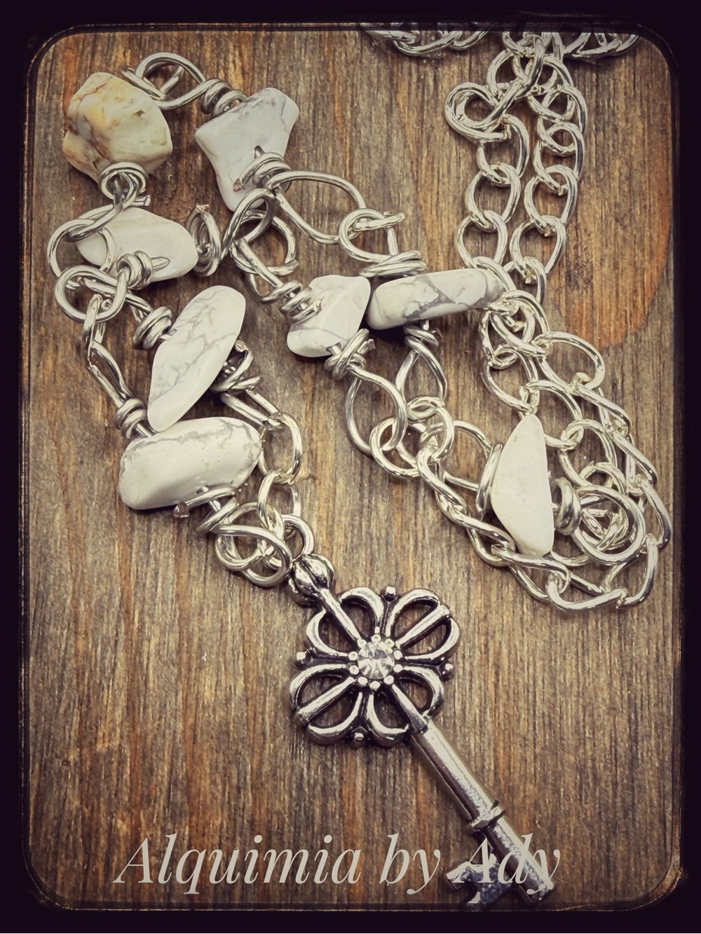 Alquimia White Howlite Bead Necklace with Floral Key Charm - Picture 4 of 6